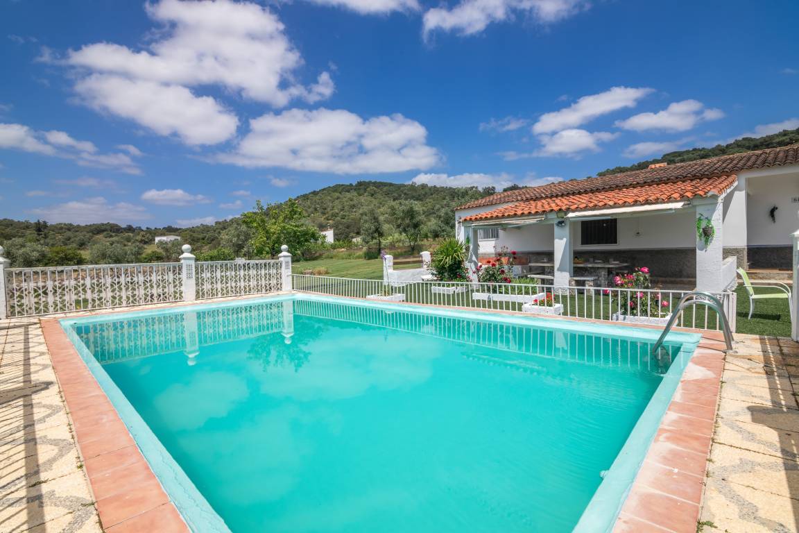 200 M² Villa ∙ 5 Habitaciones ∙ 10 Huéspedes - Aroche