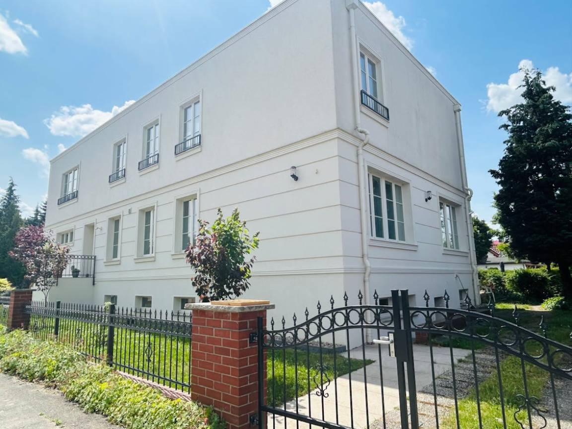 360 M² Ferienhaus ∙ 5 Schlafzimmer ∙ 8 Gäste - Berlin