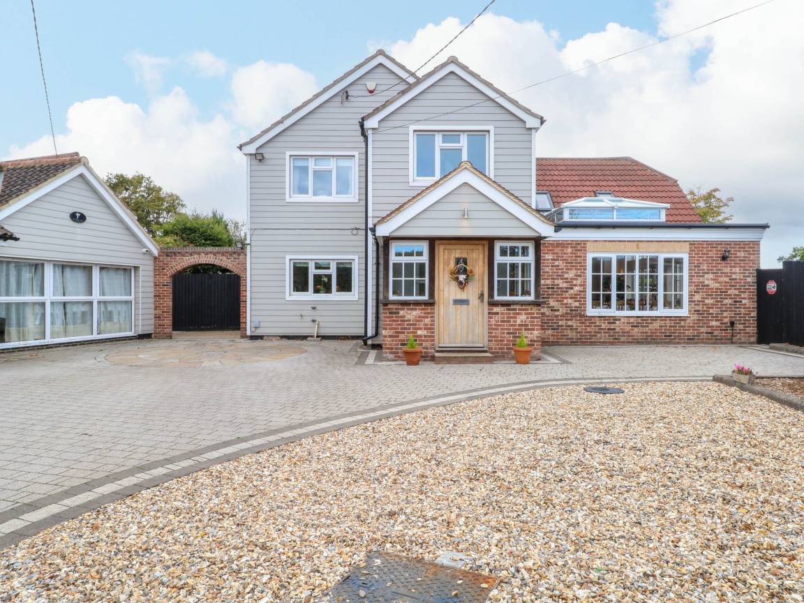 Cottage ∙ 6 Bedrooms ∙ 20 Guests - Suffolk