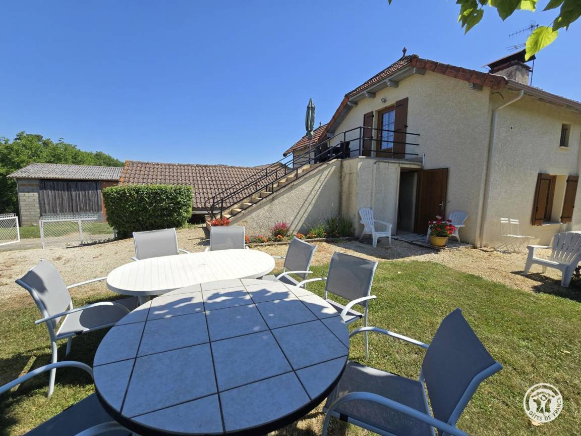 100 M² Cottage ∙ 4 Bedrooms ∙ 8 Guests - Dordogne