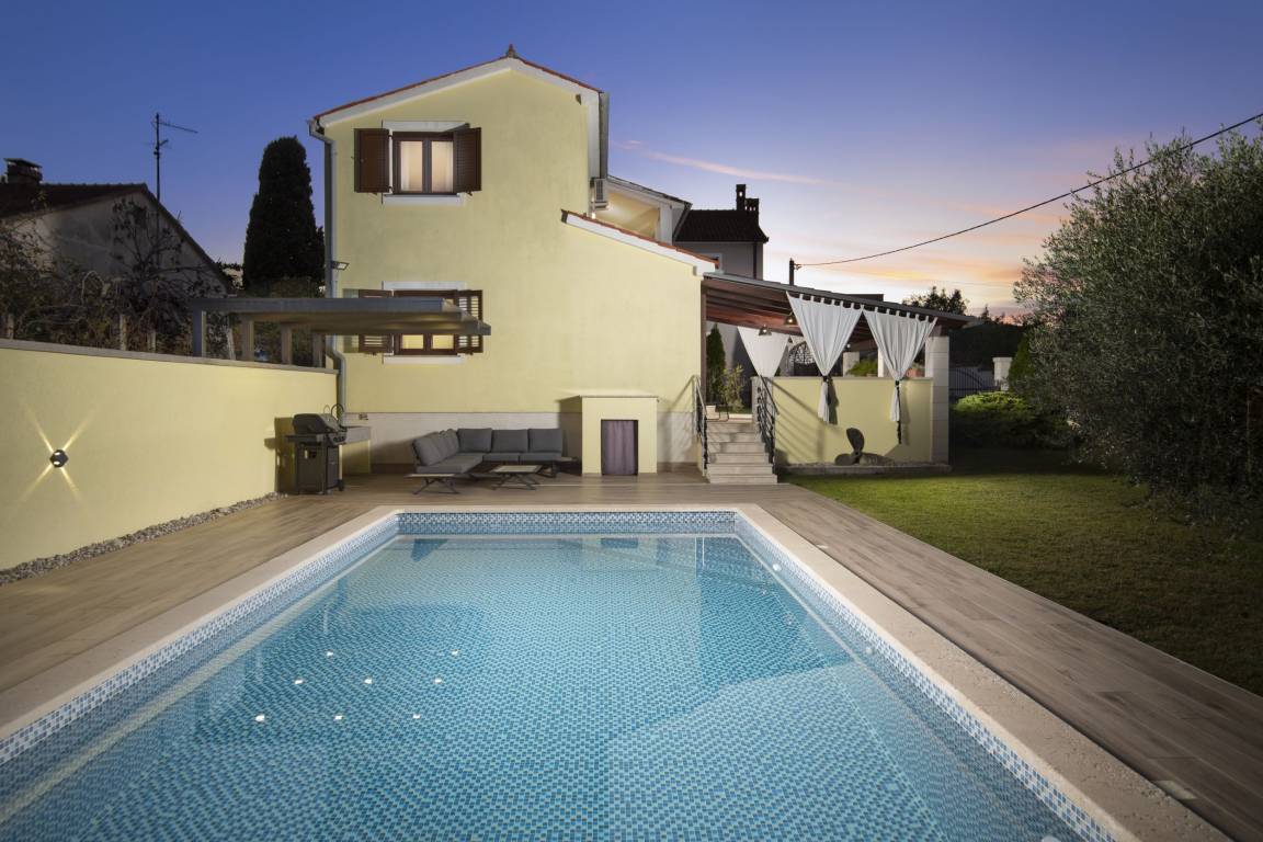150 M² Villa ∙ 2 Bedrooms ∙ 6 Guests - Banjole