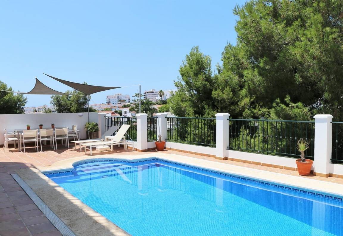 165 M² Villa ∙ 4 Bedrooms ∙ 8 Guests - Torrox