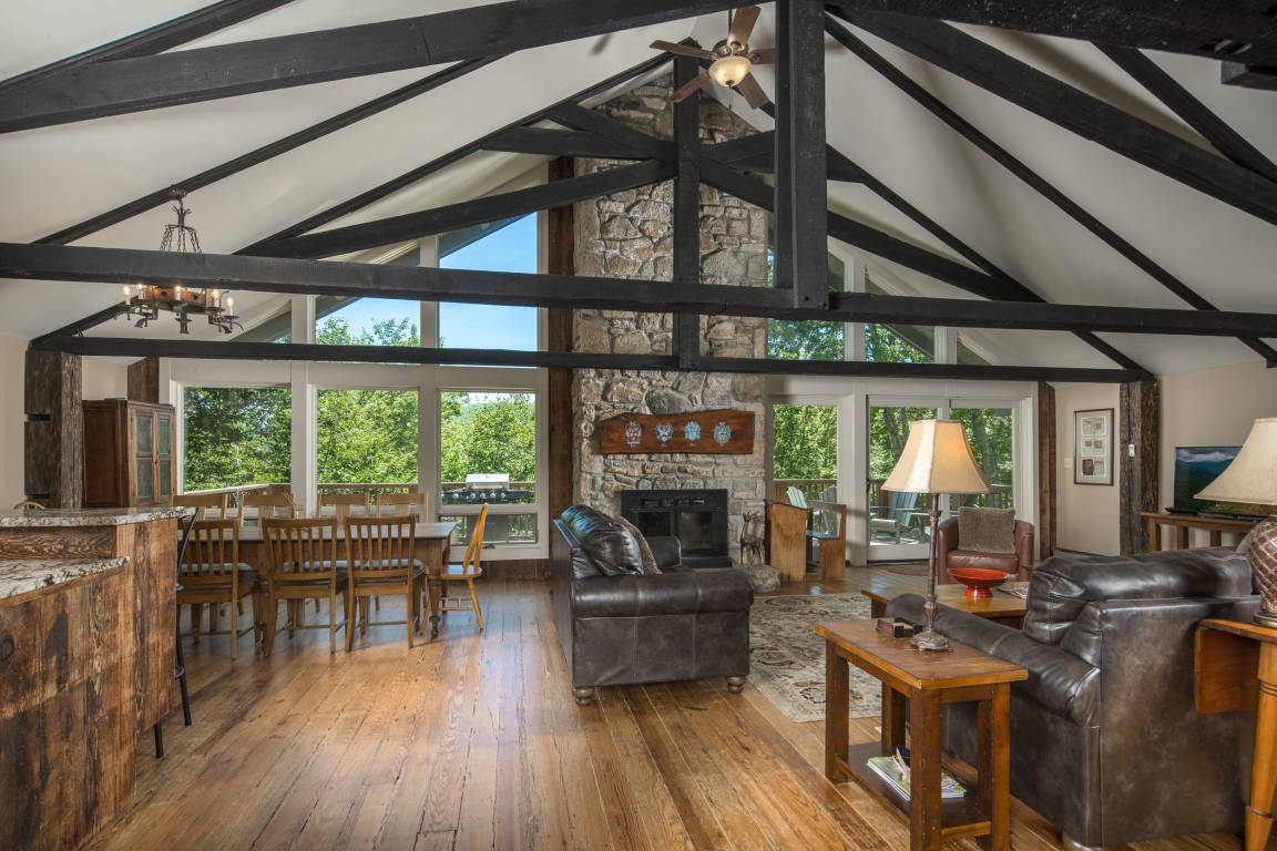 409 M² House ∙ 6 Bedrooms ∙ 19 Guests - North Carolina