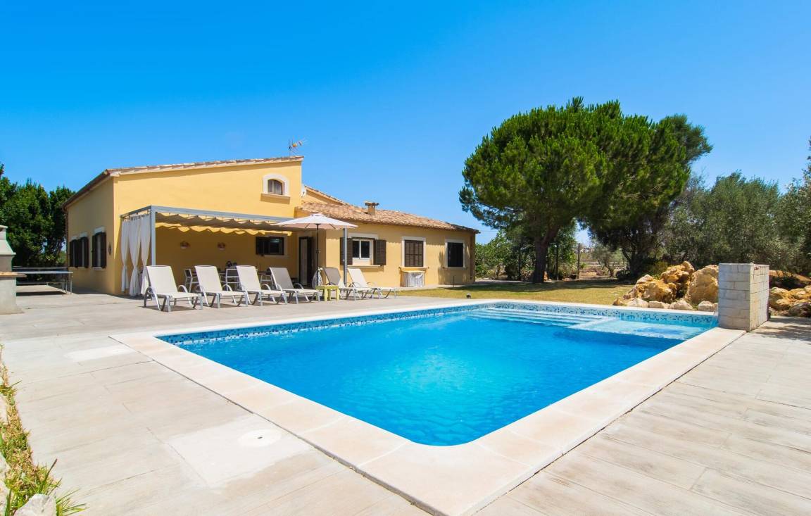 183 M² House ∙ 3 Bedrooms ∙ 6 Guests