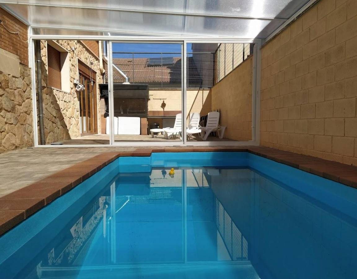 370 M² Casa ∙ 11 Habitaciones ∙ 24 Huéspedes - Cuéllar