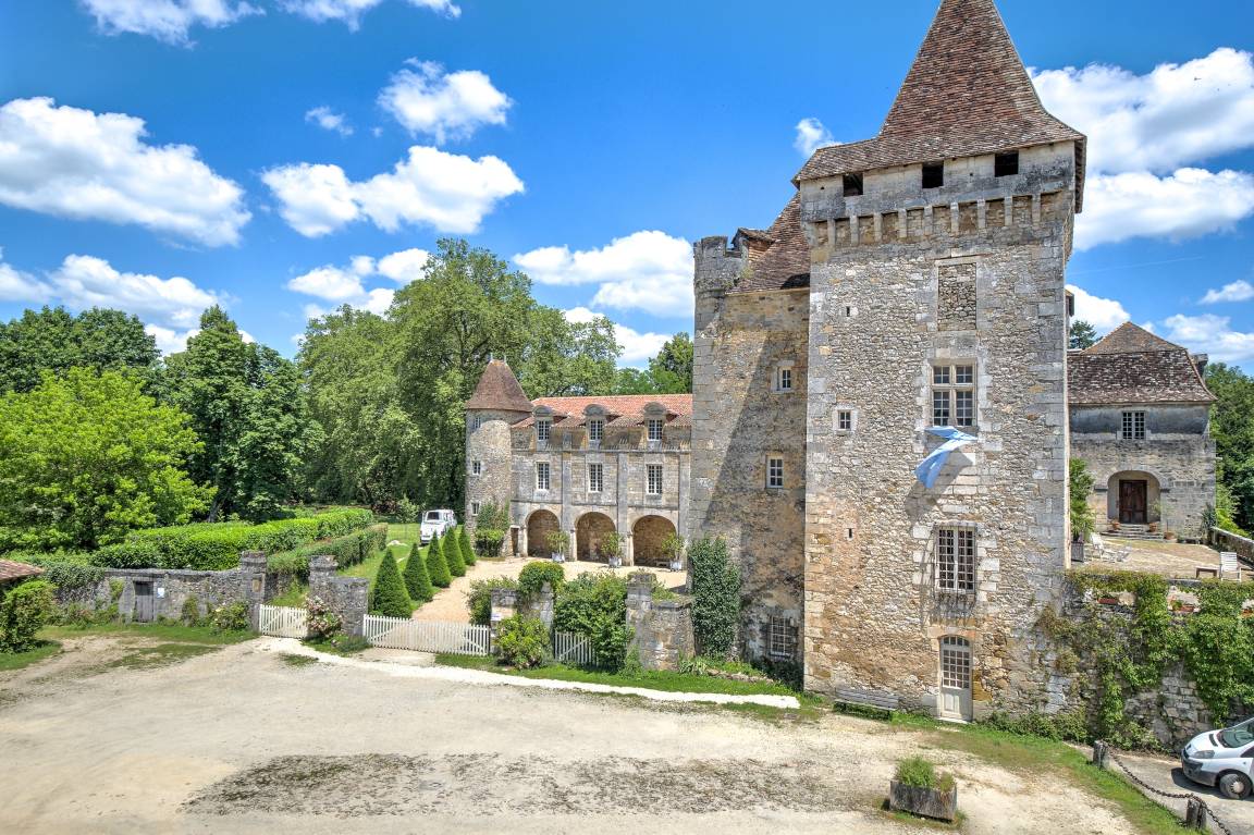 150 M² Appartement ∙ 3 Chambres ∙ 6 Personnes - Nontron