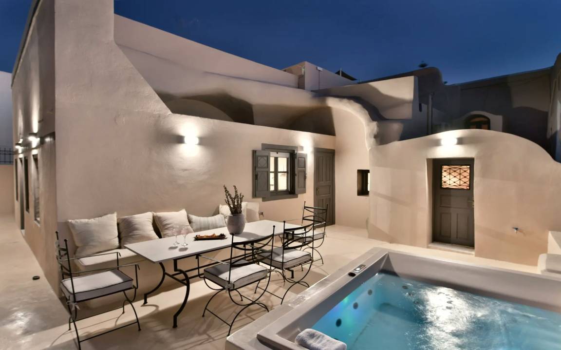 Villa ∙ 4 Bedrooms ∙ 8 Guests - Oia