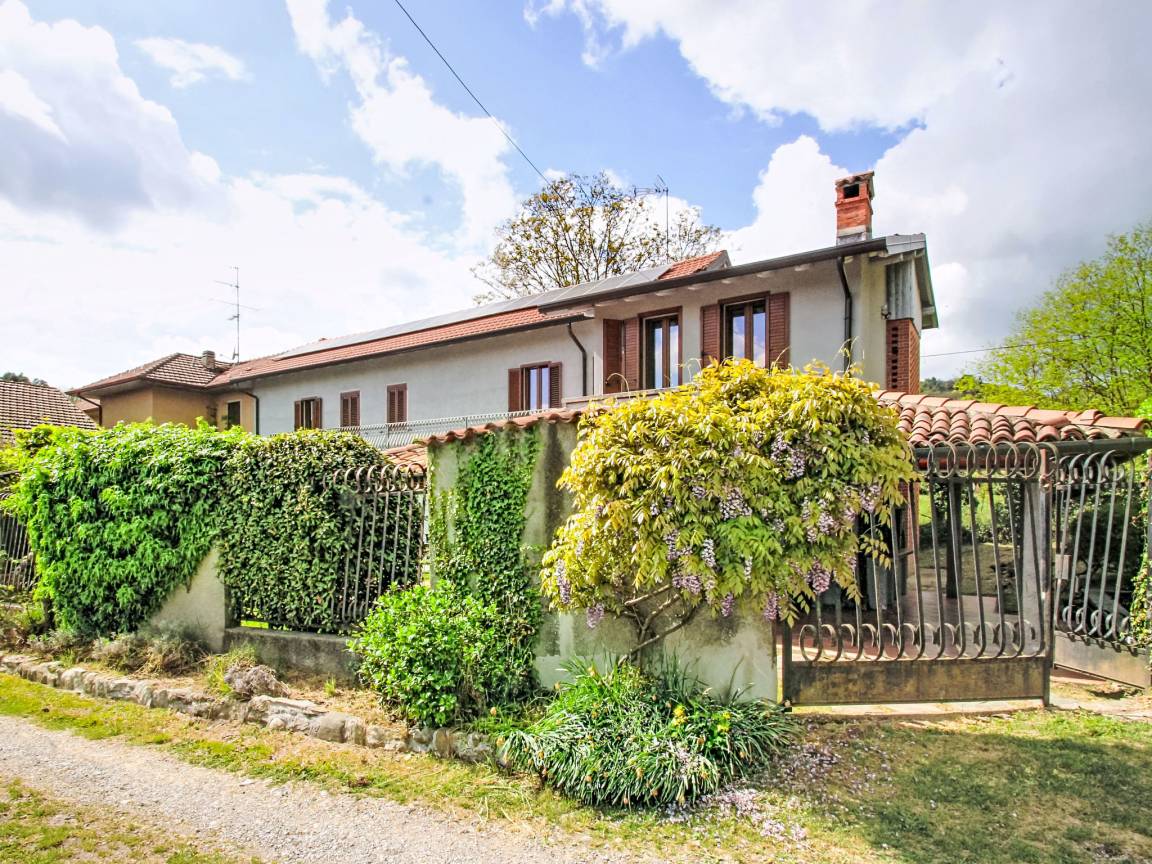 80 M² Huis ∙ 2 Slaapkamers ∙ 4 Gasten - Varese