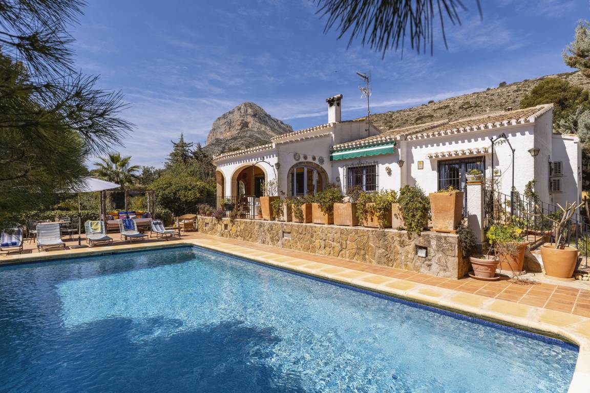 185 M² Villa ∙ 3 Bedrooms ∙ 6 Guests - Jávea