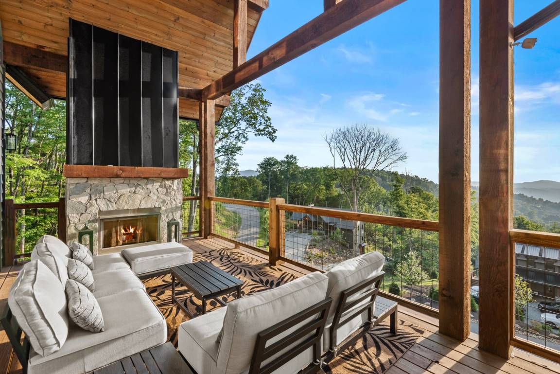 House ∙ 3 Bedrooms ∙ 10 Guests - Roan Mountain, TN