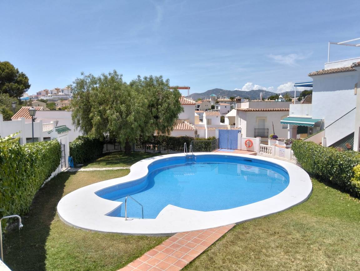 80 M² Ferienhaus ∙ 2 Schlafzimmer ∙ 4 Gäste - Nerja