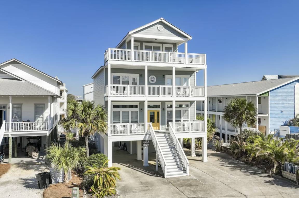 293 M² House ∙ 5 Bedrooms ∙ 16 Guests