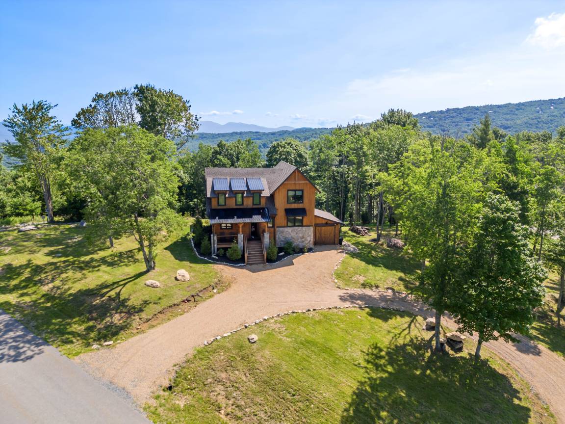 Cabin ∙ 3 Bedrooms ∙ 10 Guests - Beech Mountain, NC