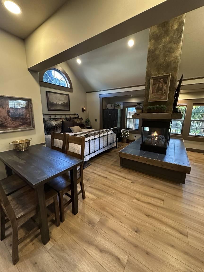 46 M² Apartment ∙ 1 Bedroom ∙ 4 Guests - Jacksonville, OR