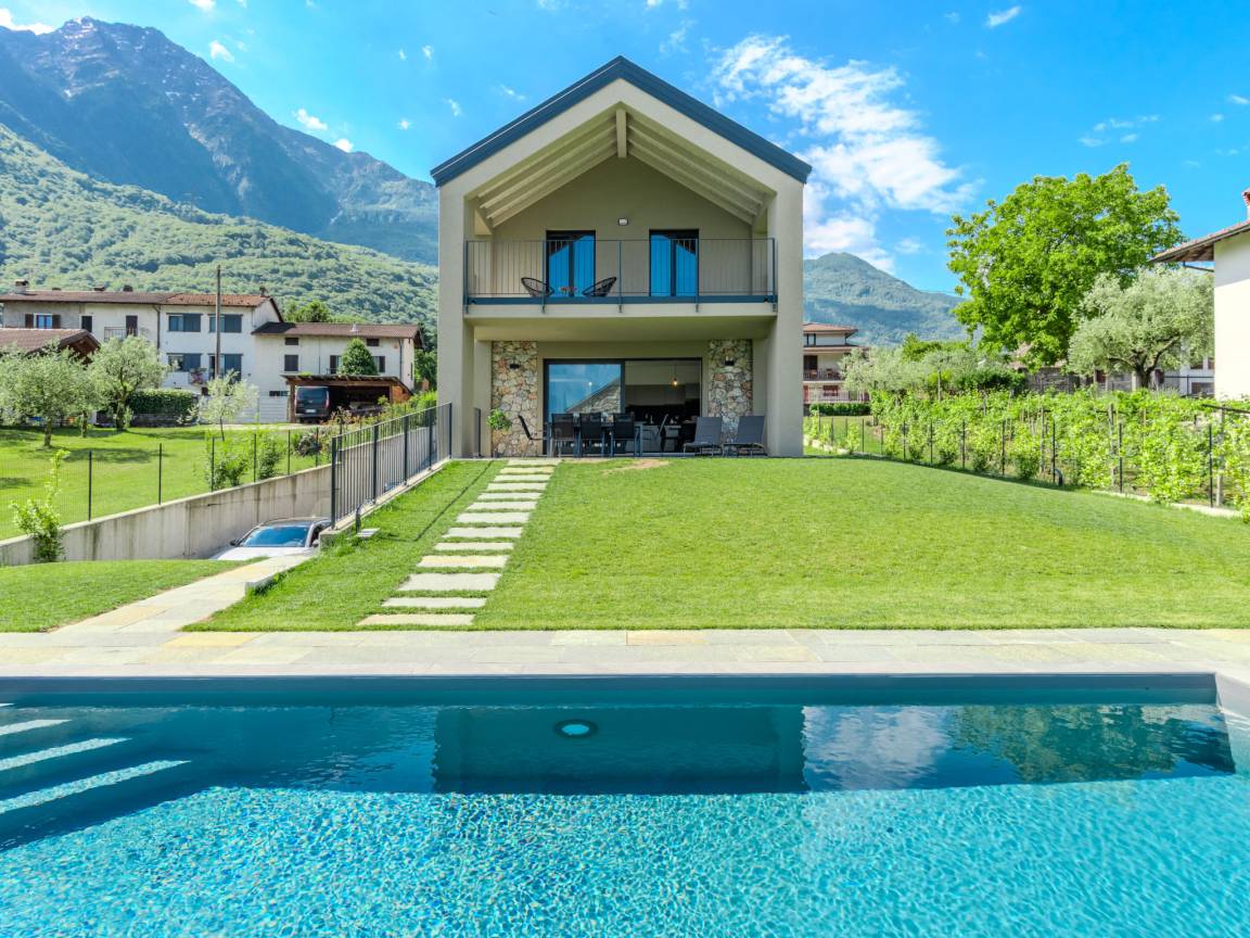 150 M² House ∙ 5 Bedrooms ∙ 9 Guests - Colico