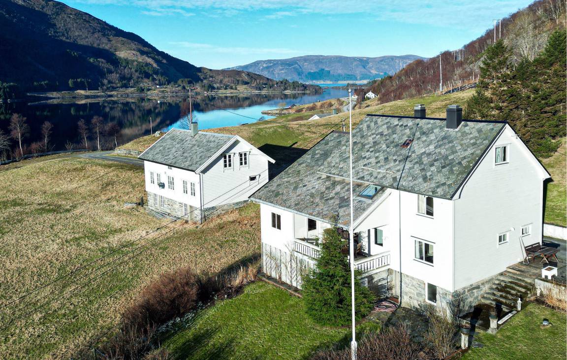 140 M² House ∙ 5 Bedrooms ∙ 9 Guests - Selje