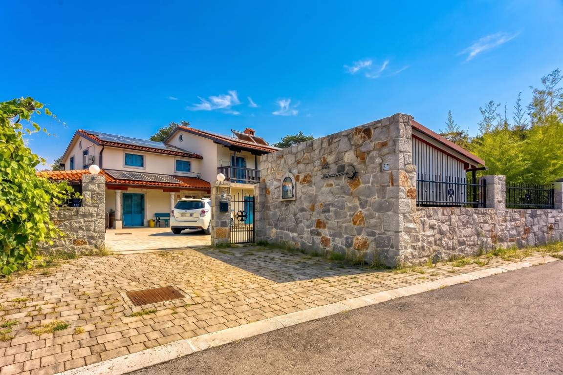 99 M² Apartment ∙ 2 Bedrooms ∙ 6 Guests - Vipava