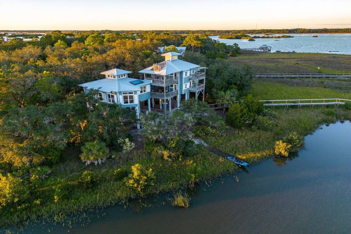Apartment ∙ 3 Bedrooms ∙ 8 Guests - Cedar Key, FL