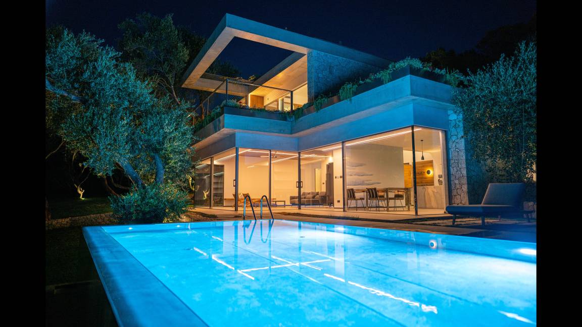 280 M² Villa ∙ 3 Bedrooms ∙ 6 Guests - Corfu