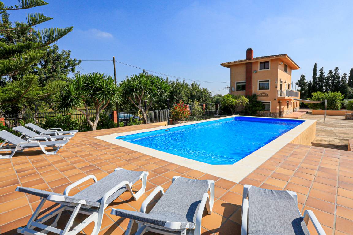 220 M² Villa ∙ 5 Bedrooms ∙ 13 Guests - Cambrils