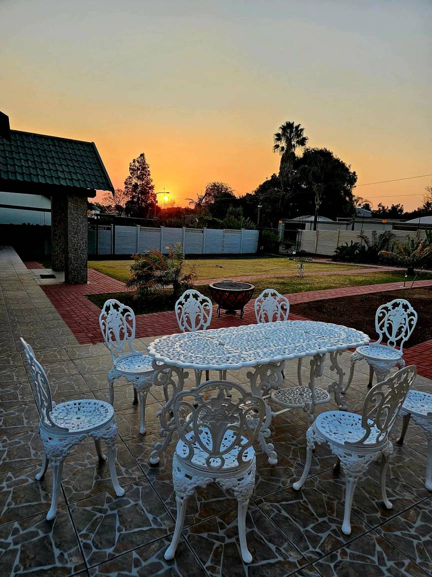 160 M² House ∙ 3 Bedrooms ∙ 7 Guests - Krugersdorp