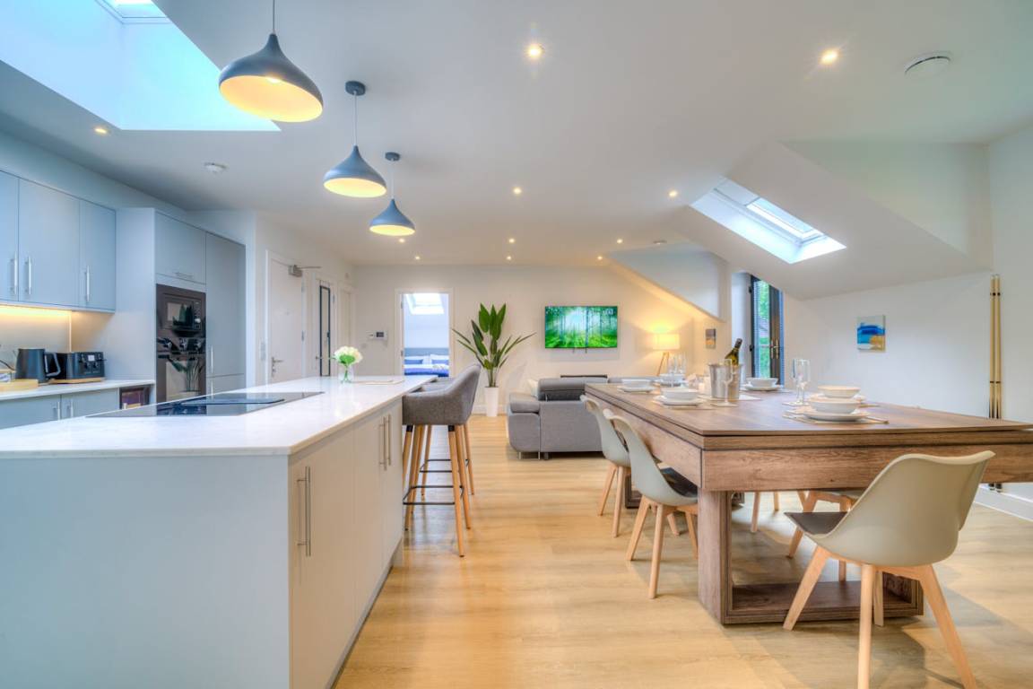 83 M² Ferienwohnung ∙ 2 Schlafzimmer ∙ 4 Gäste - Altrincham