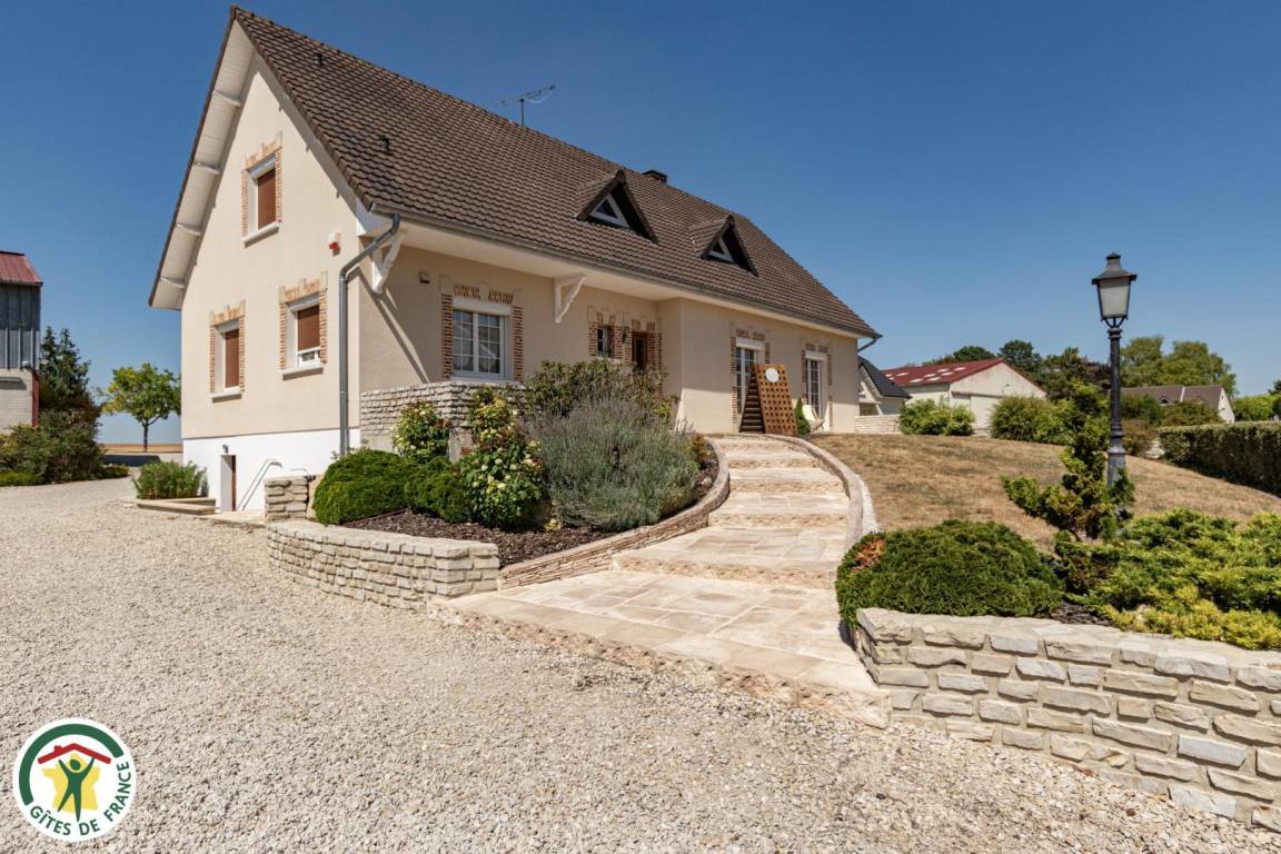 180 M² Gîte ∙ 5 Chambres ∙ 9 Personnes - Châlons-en-Champagne