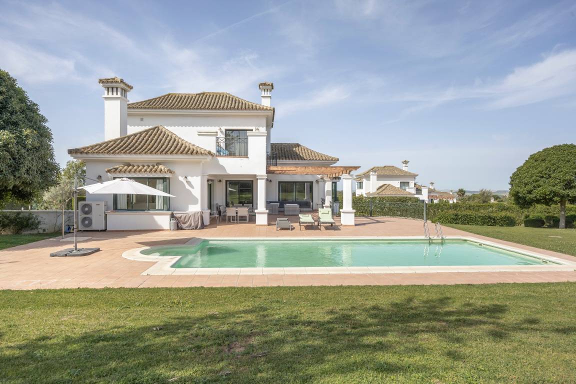 350 M² Villa ∙ 5 Habitaciones ∙ 10 Huéspedes - Bornos