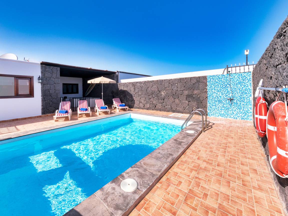 150 M² Villa ∙ 4 Bedrooms ∙ 8 Guests - Playa Blanca
