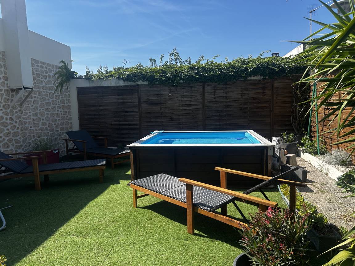 95 M² Ferienhaus ∙ 2 Schlafzimmer ∙ 1 Gast - Bellegarde