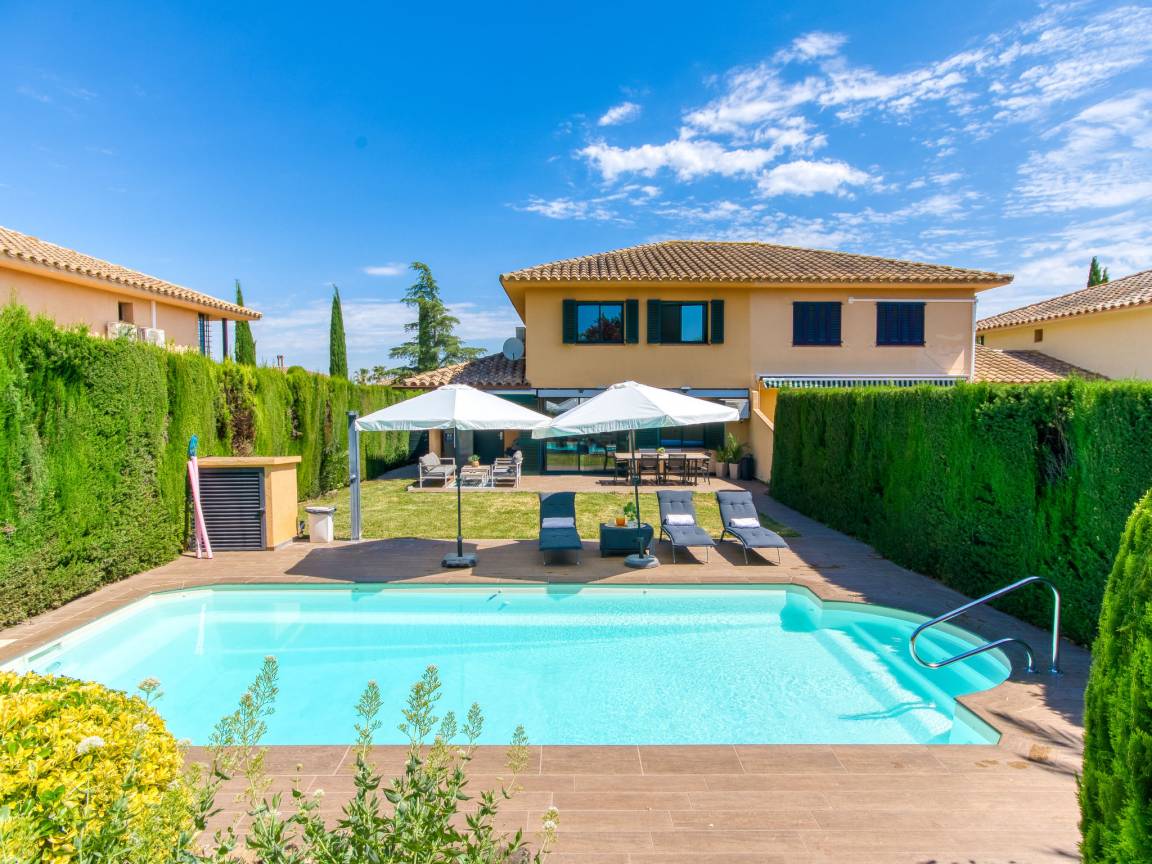 140 M² House ∙ 3 Bedrooms ∙ 6 Guests - Navata