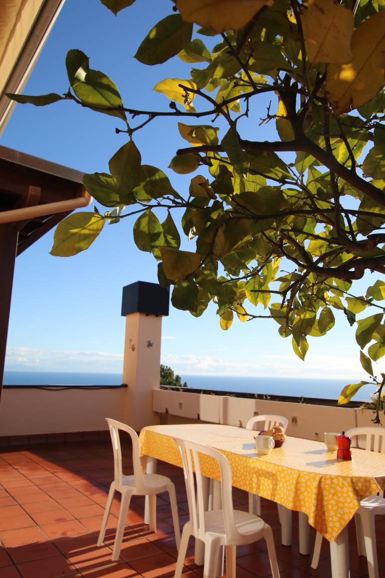 90 M² Apartamento ∙ 2 Habitaciones ∙ 6 Huéspedes - Arenzano