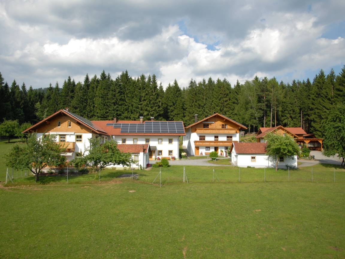 60 M² Ferienwohnung ∙ 2 Schlafzimmer ∙ 5 Gäste - Drachselsried