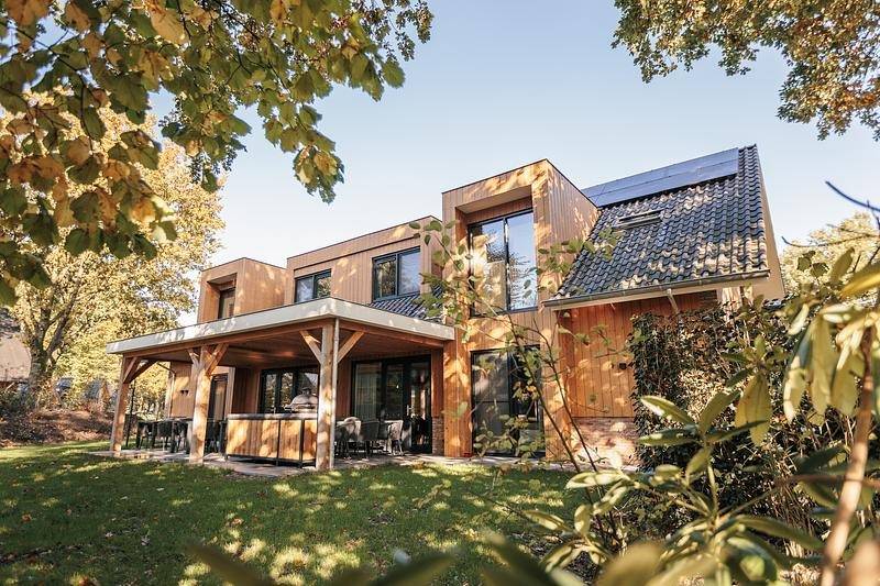 400 M² Ferienhaus ∙ 10 Schlafzimmer ∙ 18 Gäste - Ede