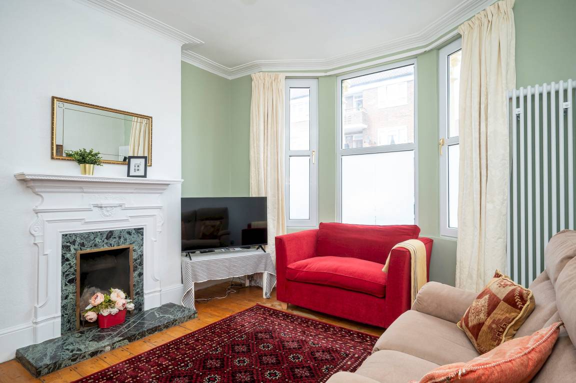149 M² House ∙ 3 Bedrooms ∙ 6 Guests - Croydon, UK