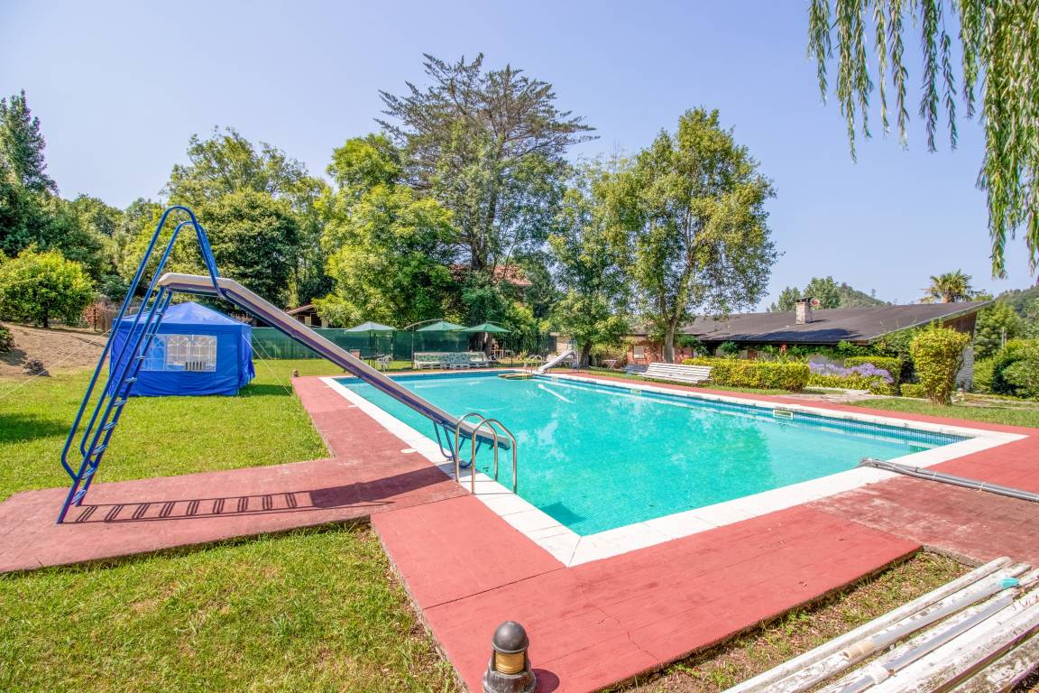 300 M² Maison De Vacances ∙ 5 Chambres ∙ 12 Personnes - Solares