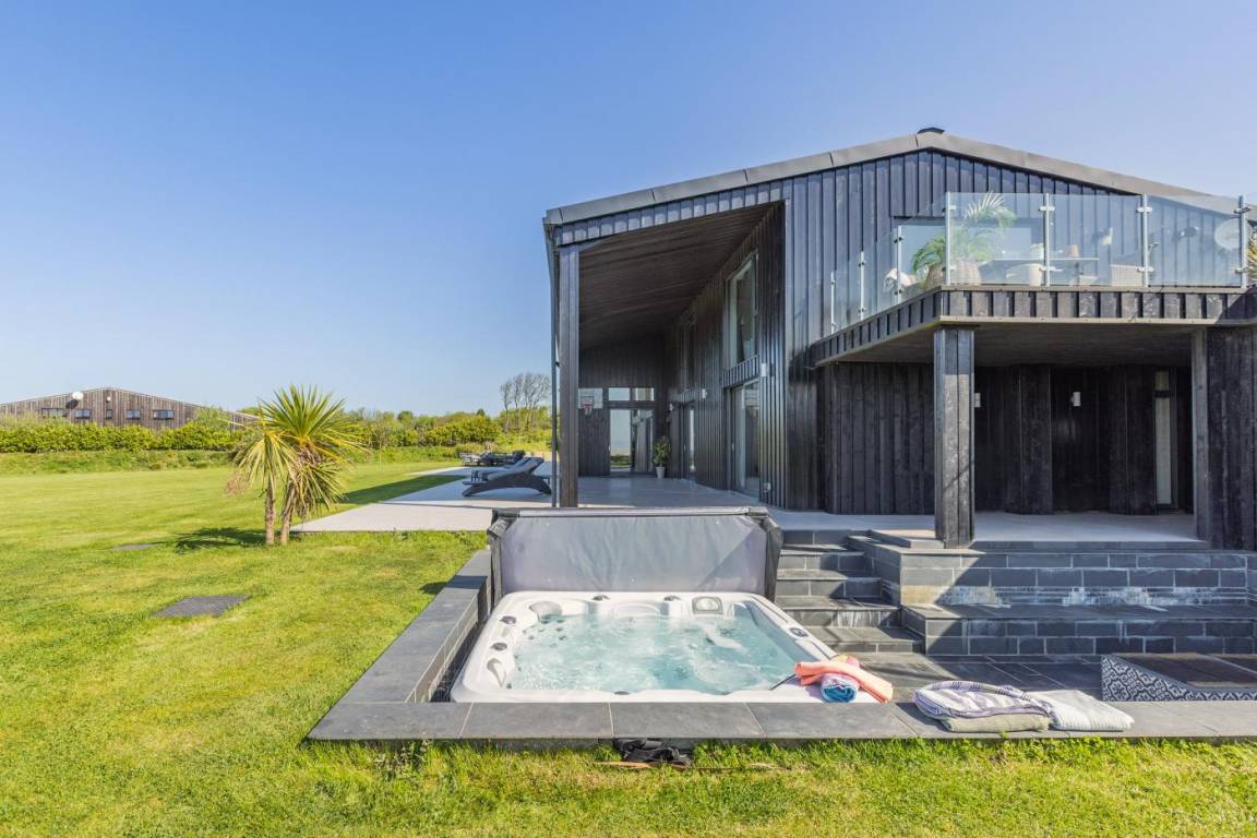 Cottage ∙ 7 Bedrooms ∙ 17 Guests - Devon