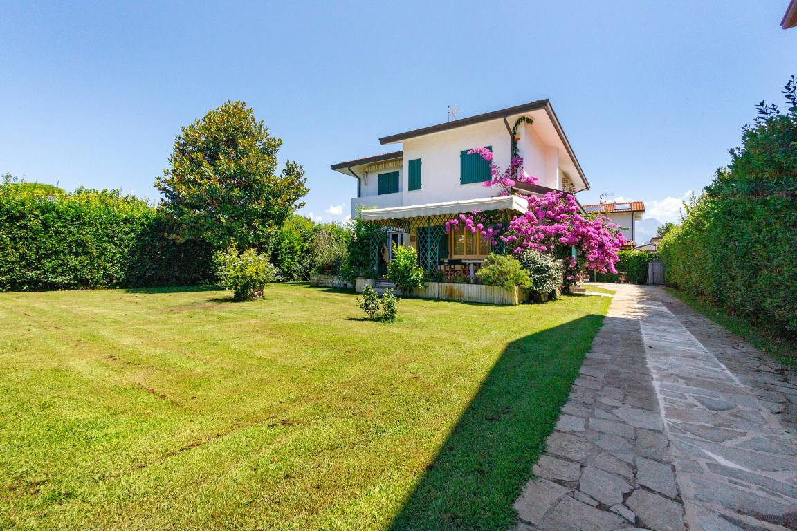 237 M² Villa ∙ 6 Schlafzimmer ∙ 10 Gäste - Massa