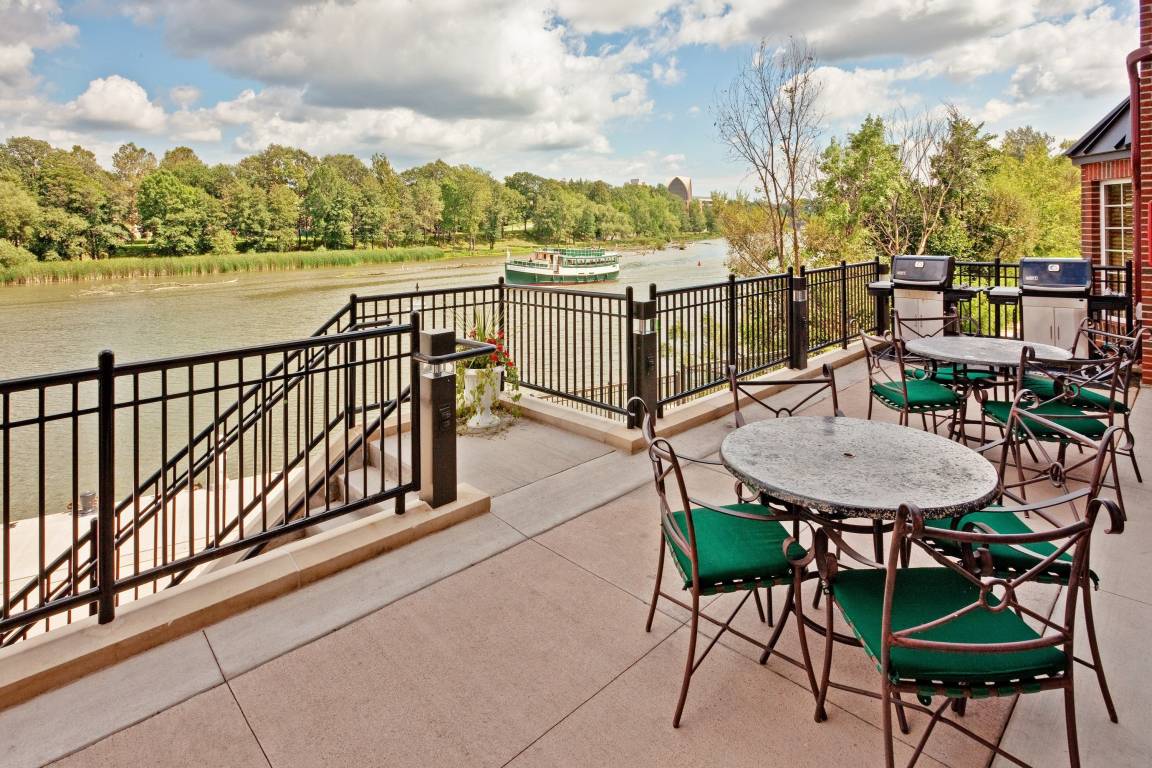 Hotel ∙ 1 Bedroom ∙ 4 Guests - Rochester, NY
