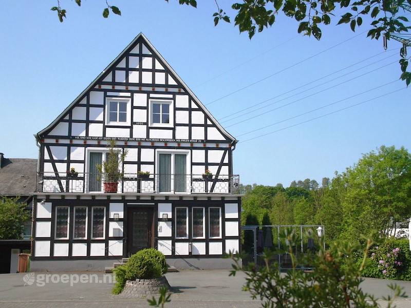 Ferienhaus ∙ 10 Schlafzimmer ∙ 30 Gäste - Bad Fredeburg