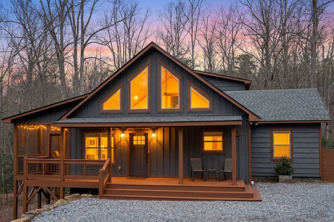 167 M² Cabin ∙ 2 Bedrooms ∙ 6 Guests - Nottely Lake, GA