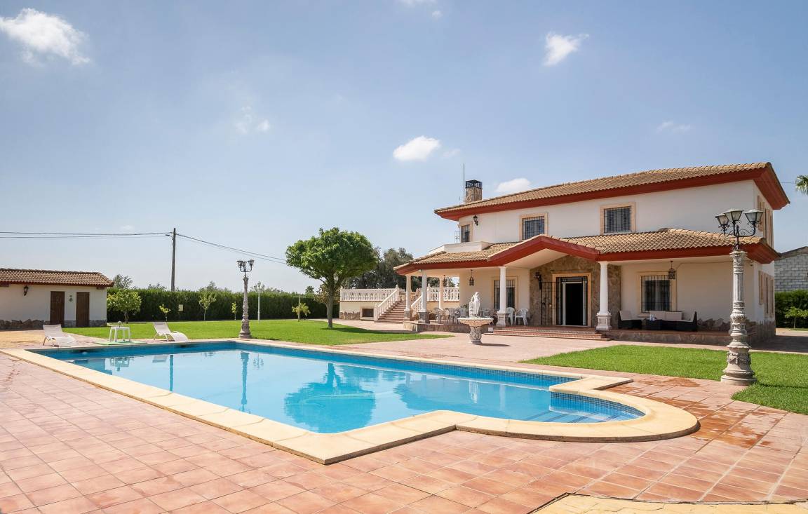 300 M² Casa ∙ 7 Habitaciones ∙ 14 Huéspedes - La Carlota
