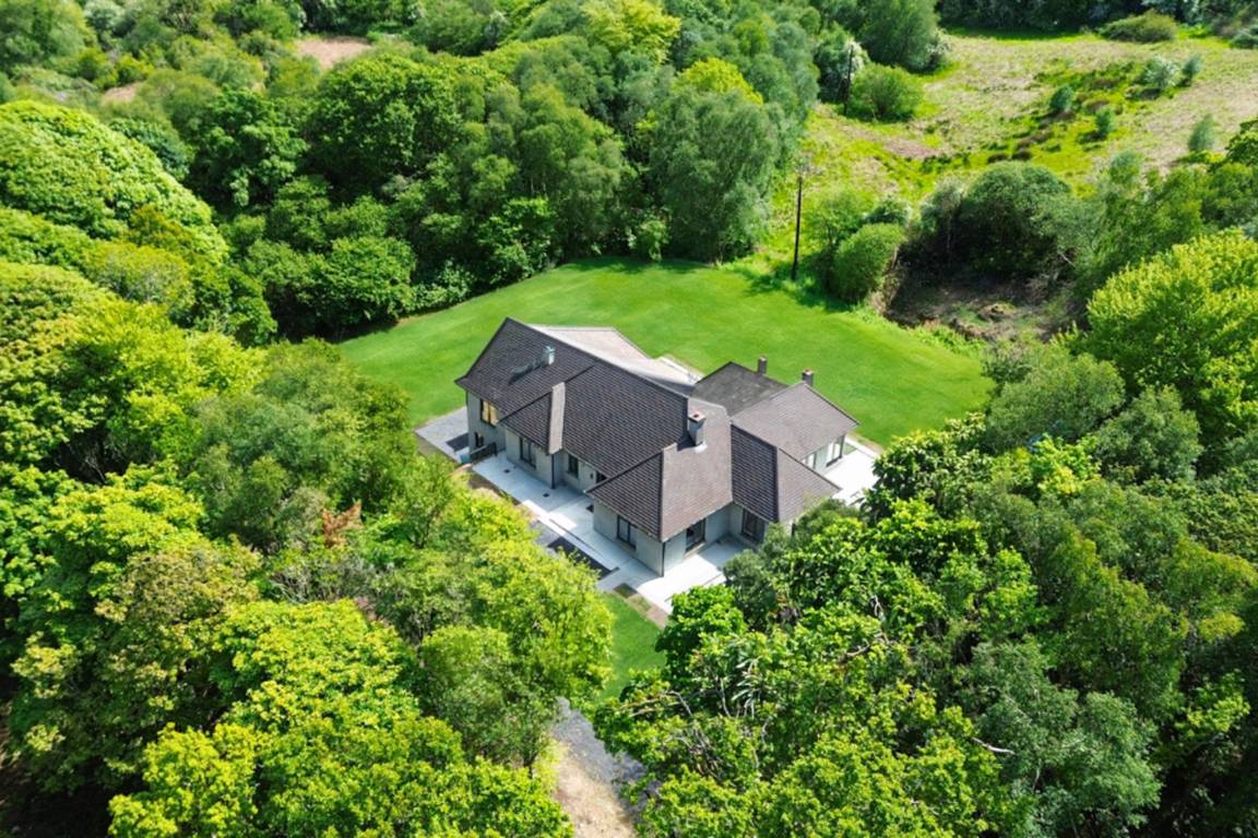 325 M² House ∙ 5 Bedrooms ∙ 10 Guests - Ballina