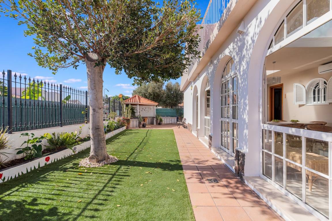 220 M² Chalet ∙ 4 Bedrooms ∙ 8 Guests - Canary Islands
