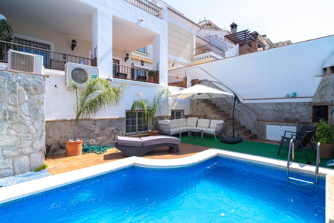 240 M² Villa ∙ 5 Bedrooms ∙ 10 Guests - Nerja