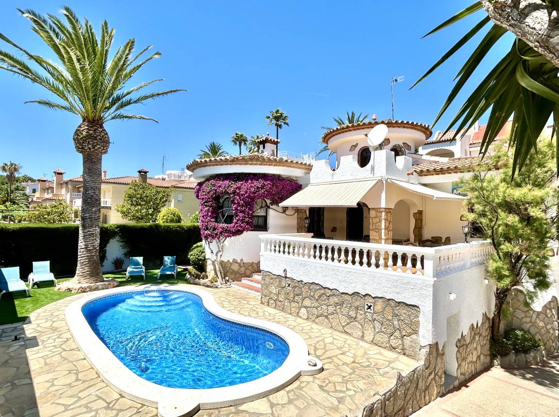 120 M² Villa ∙ 3 Bedrooms ∙ 6 Guests - Miami Platja