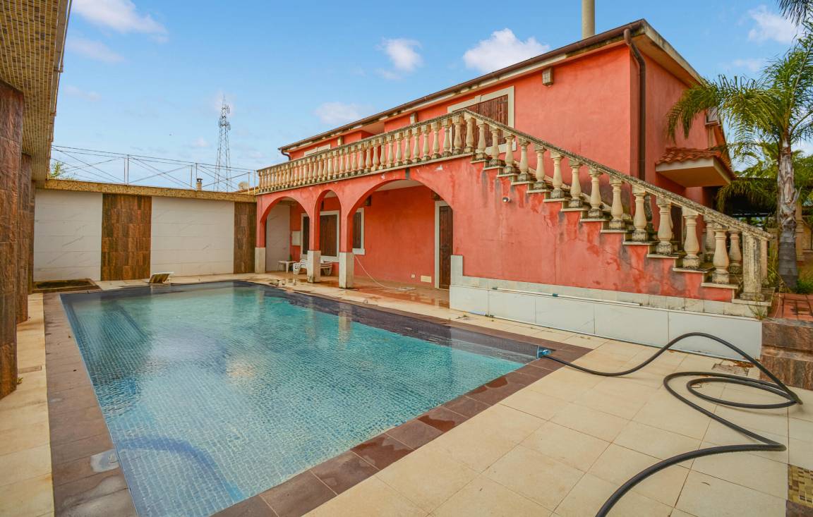 550 M² Ferienhaus ∙ 5 Schlafzimmer ∙ 10 Gäste - Vittoria