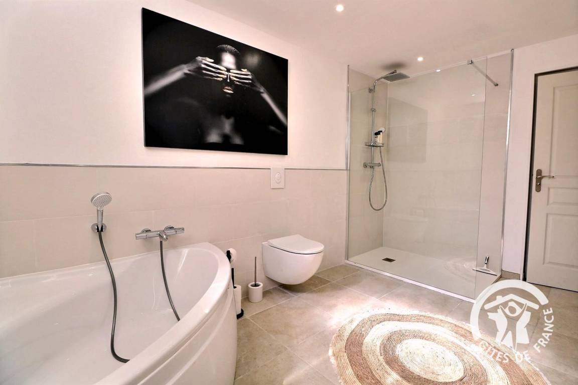 208 m² Gîte ∙ 3 Schlafzimmer ∙ 8 Gäste – Bild 11