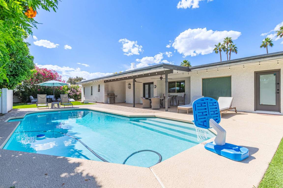 Apartment ∙ 4 Bedrooms ∙ 9 Guests - Phoenix, AZ