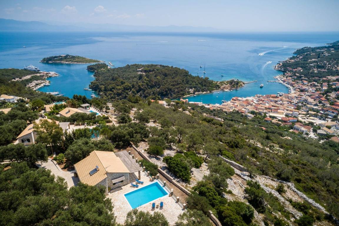Villa ∙ 2 Bedrooms ∙ 5 Guests - Paxi